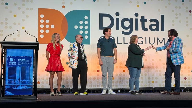 Lightning presenter receive their mini red staplers from the moderator.